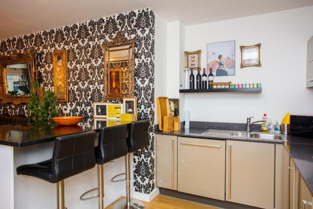 Unique & Welcoming 2Bd Flat In Limehouse Apartment London Bagian luar foto